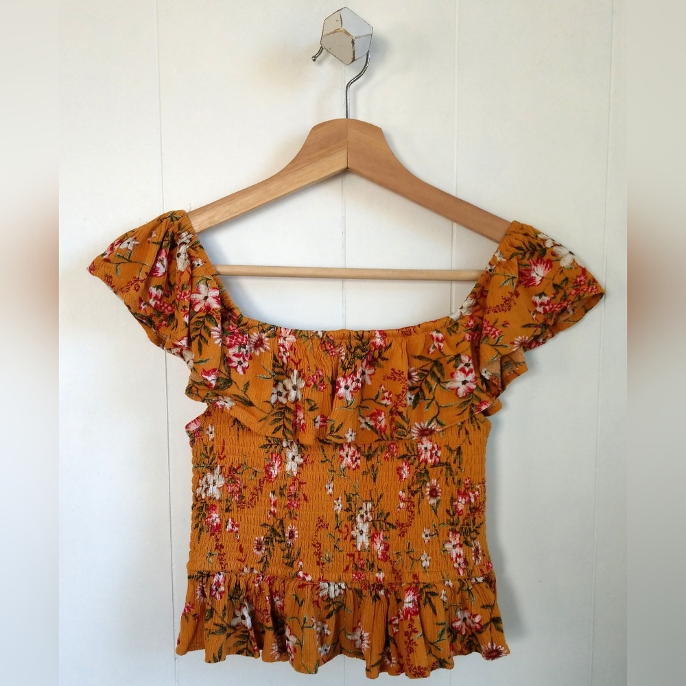 ☆ Floral Smocked Ruffle Sleeve Top
